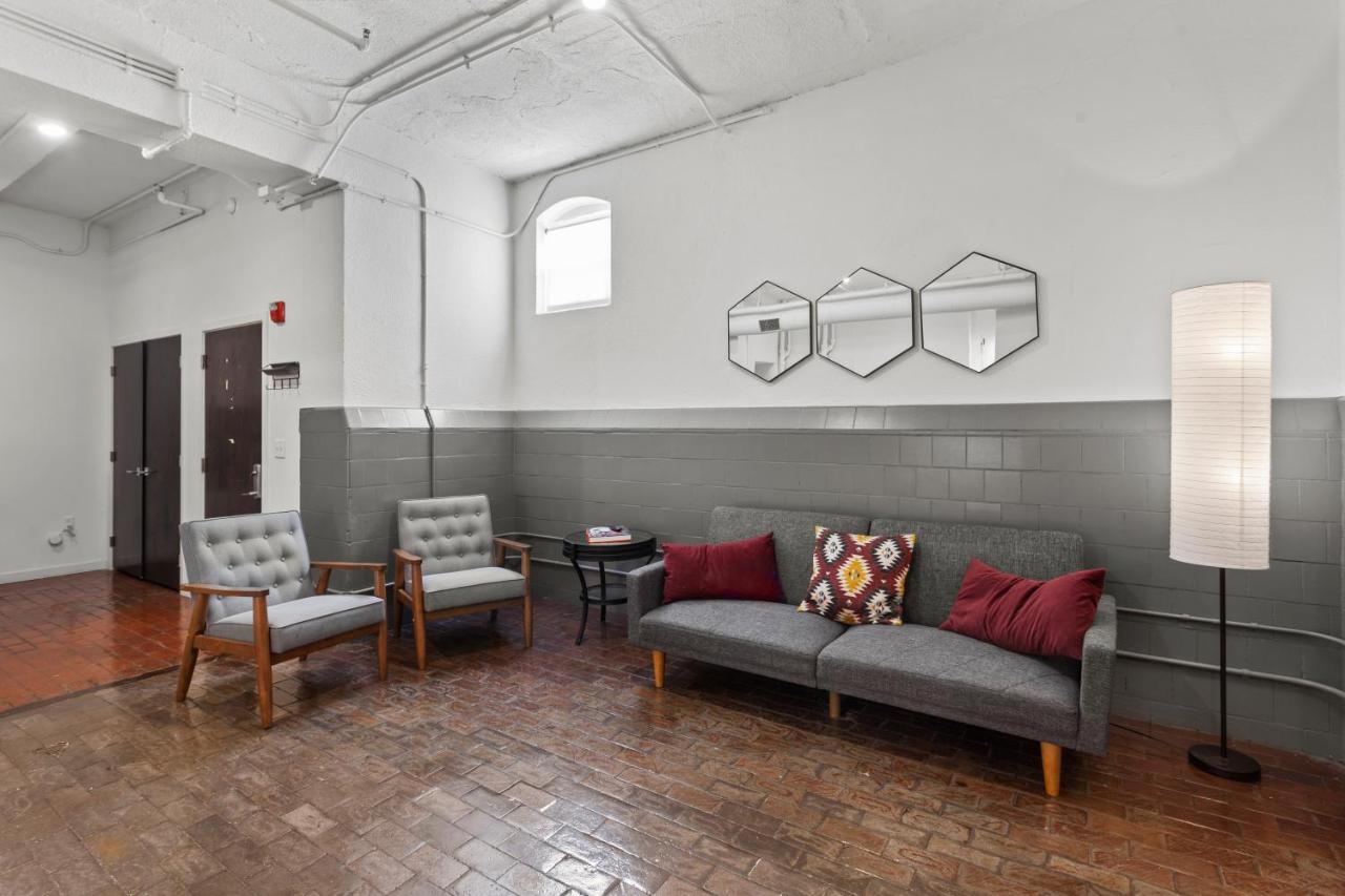 Frontdesk Historic Kcy Flats With Rooftop Deck Kansas City Eksteriør bilde